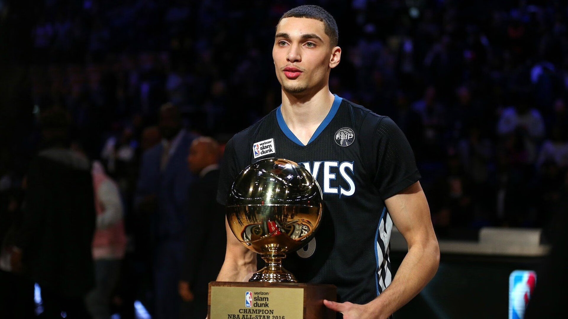 未来足球赛事场馆融合智慧照明和环境监测系统，打造绿色生态场馆